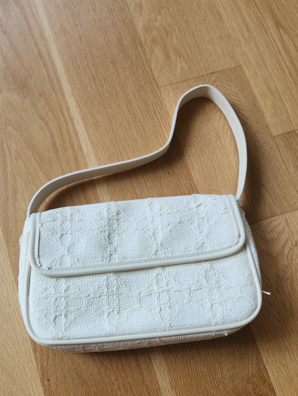 Shiraleah White Textured Shoulder Bag - Minimalist Women's Bag